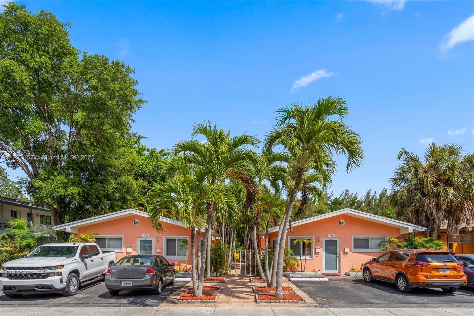 13185 Emerald Dr, North Miami FL 33181 photo 2