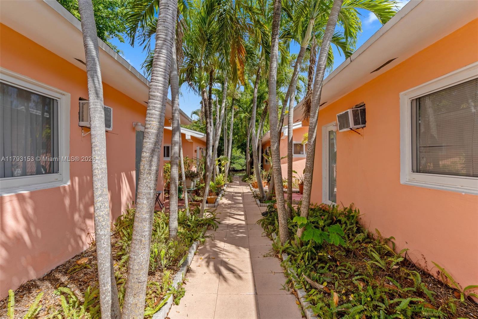 13185 Emerald Dr, North Miami FL 33181 photo 4