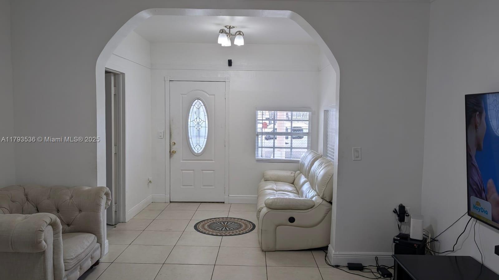 248 SW 18th Ct, Miami FL 33135 photo 4