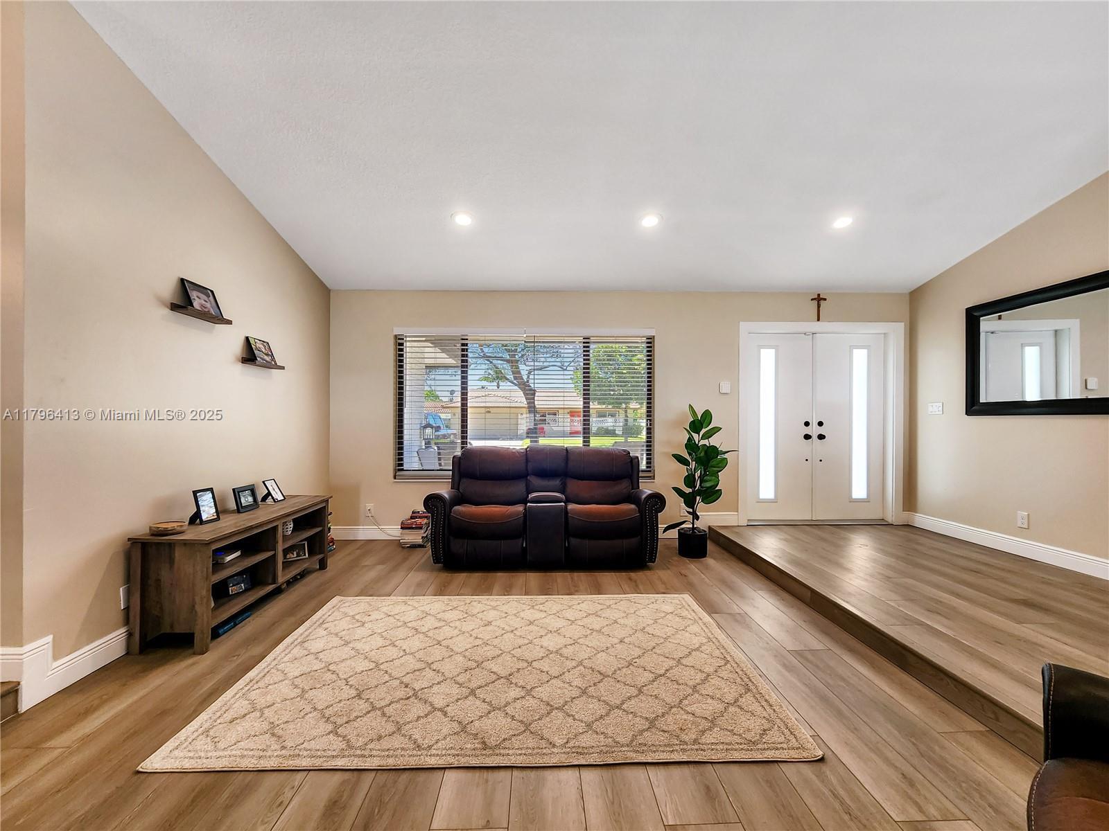 1359 NW 112th Ter, Coral Springs FL 33071 photo 2