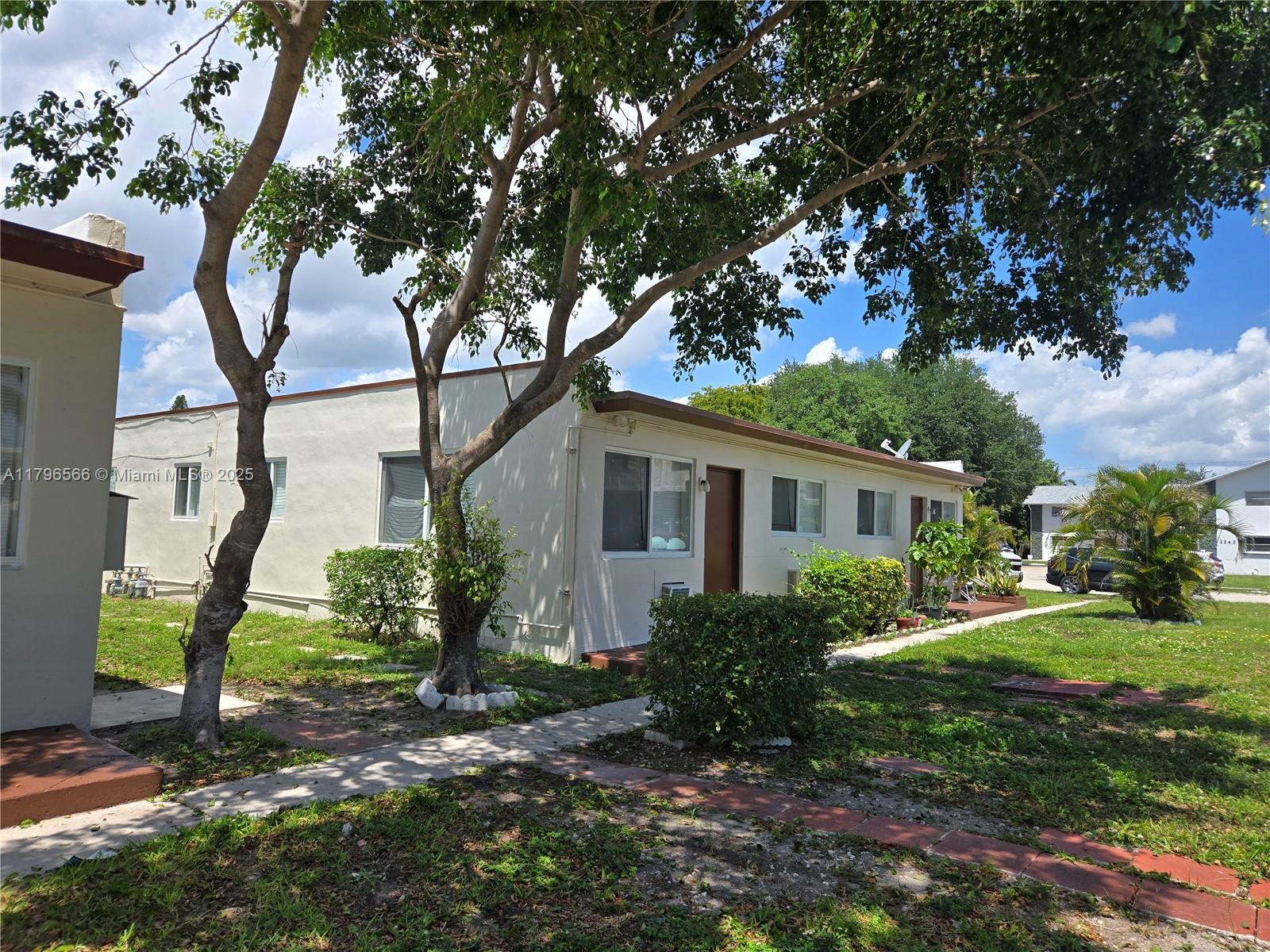 2246 Fillmore St, Hollywood FL 33020