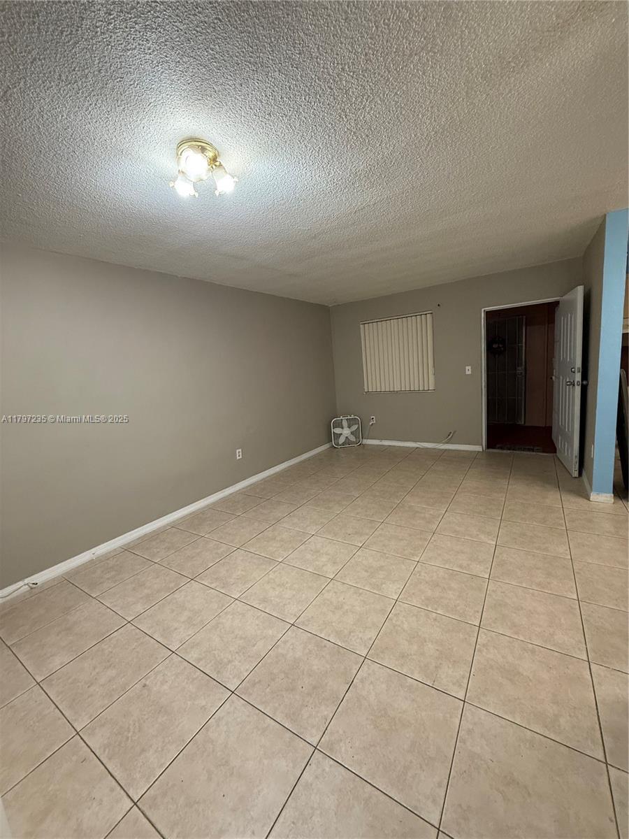 1525 NW 19th Ter # 25, Miami FL 33125 photo 2