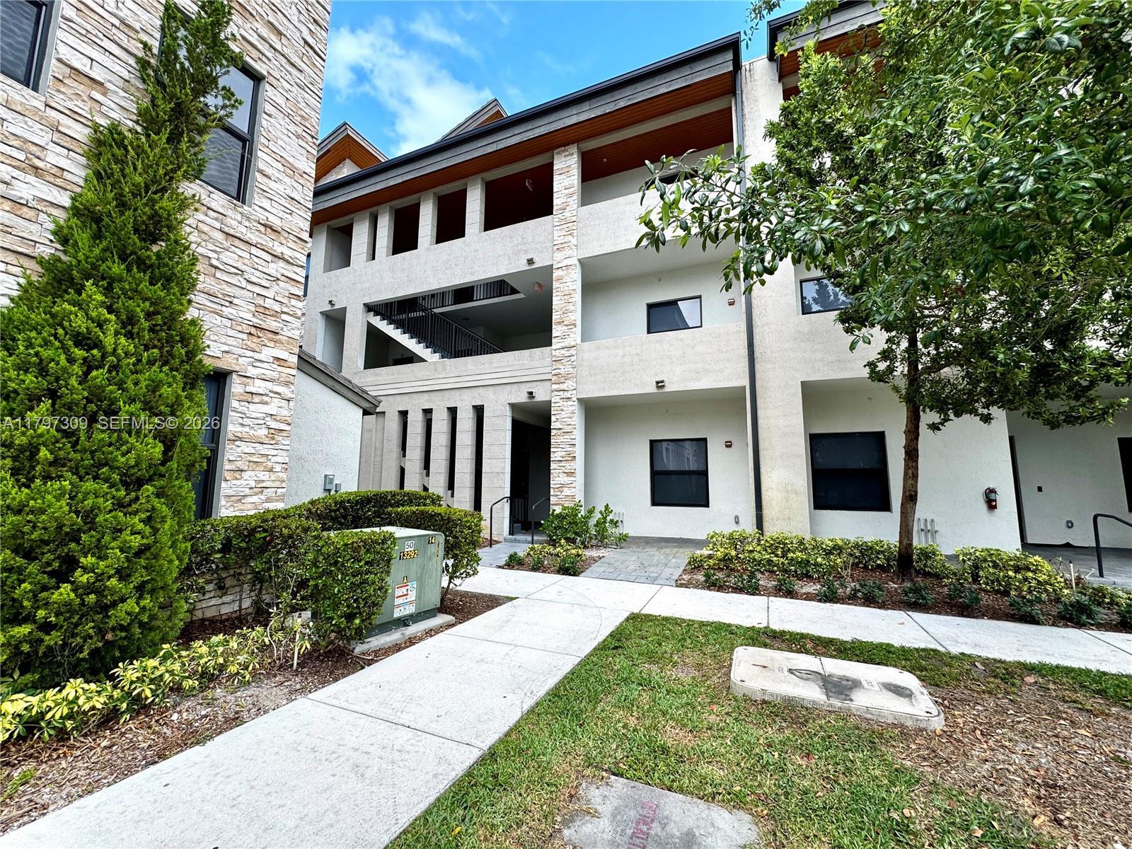 8175 NW 104th Ave # 21, Doral FL 33178 photo 2