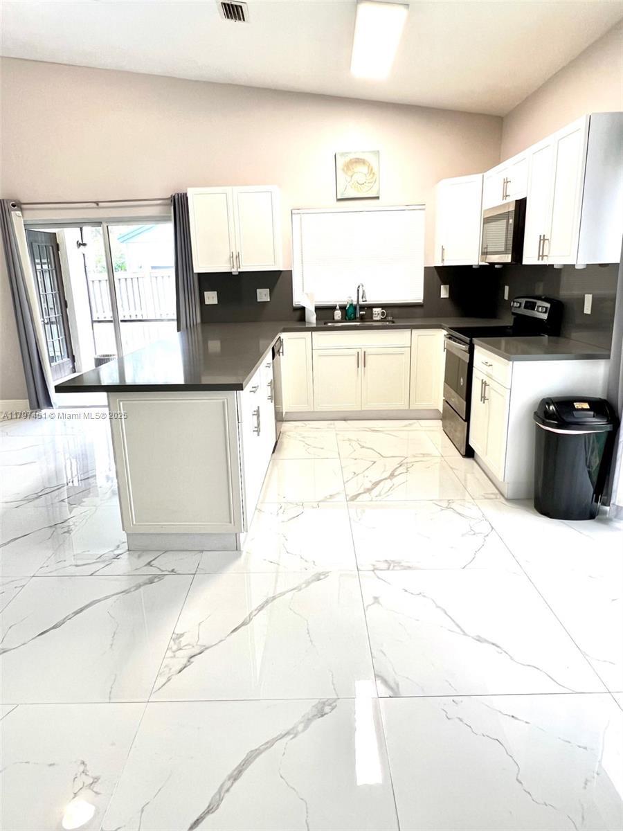 6663 Stratford Dr # 6663, Parkland FL 33067 photo 2