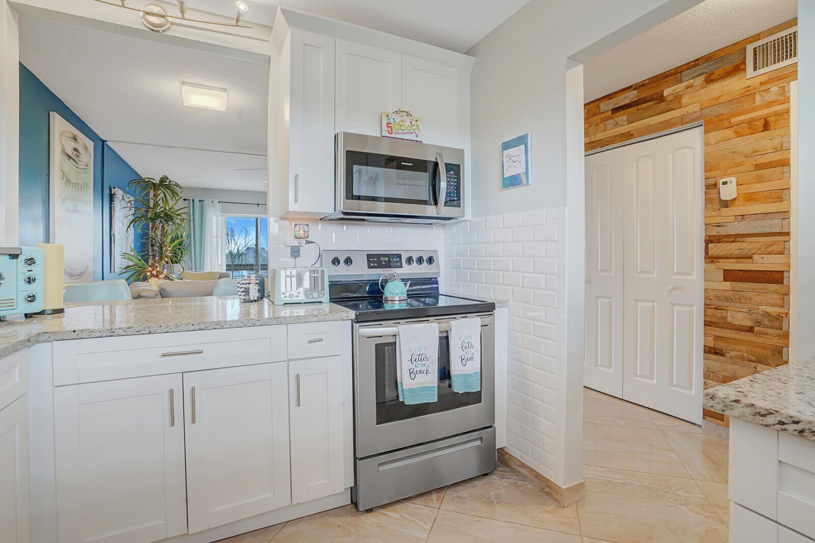 2724 N Garden Drive # 302, Lake Worth FL 33461 photo 3