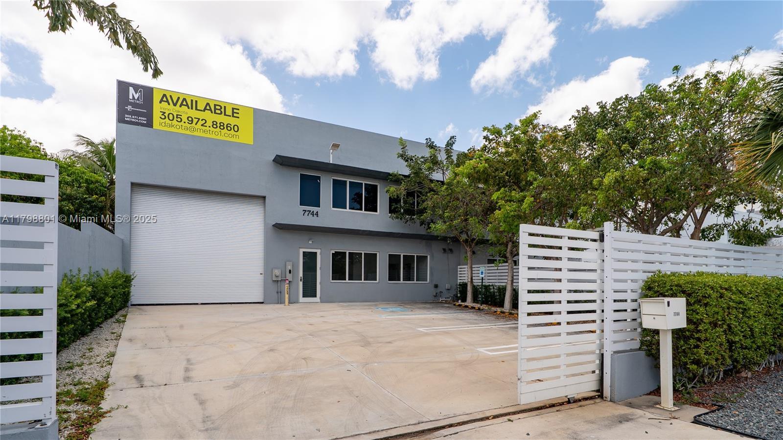 7744 NW 6th Ct, Miami FL 33150 photo 3