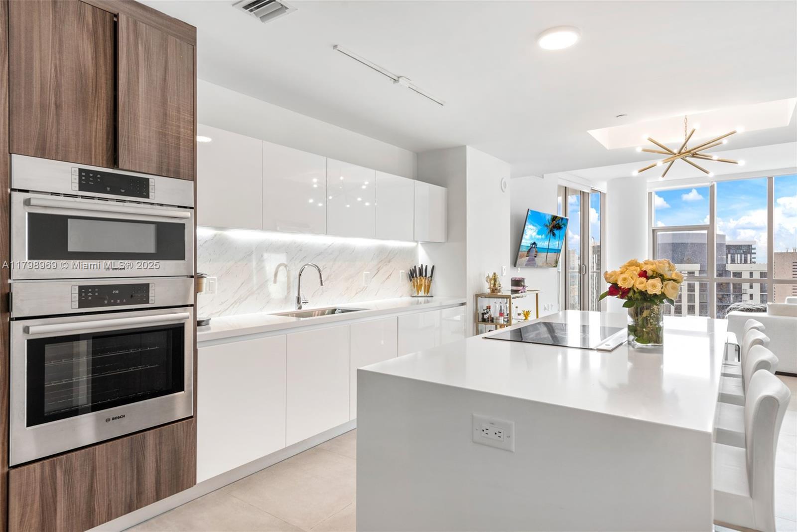 851 NE 1st Ave # 4011, Miami FL 33132 photo 4