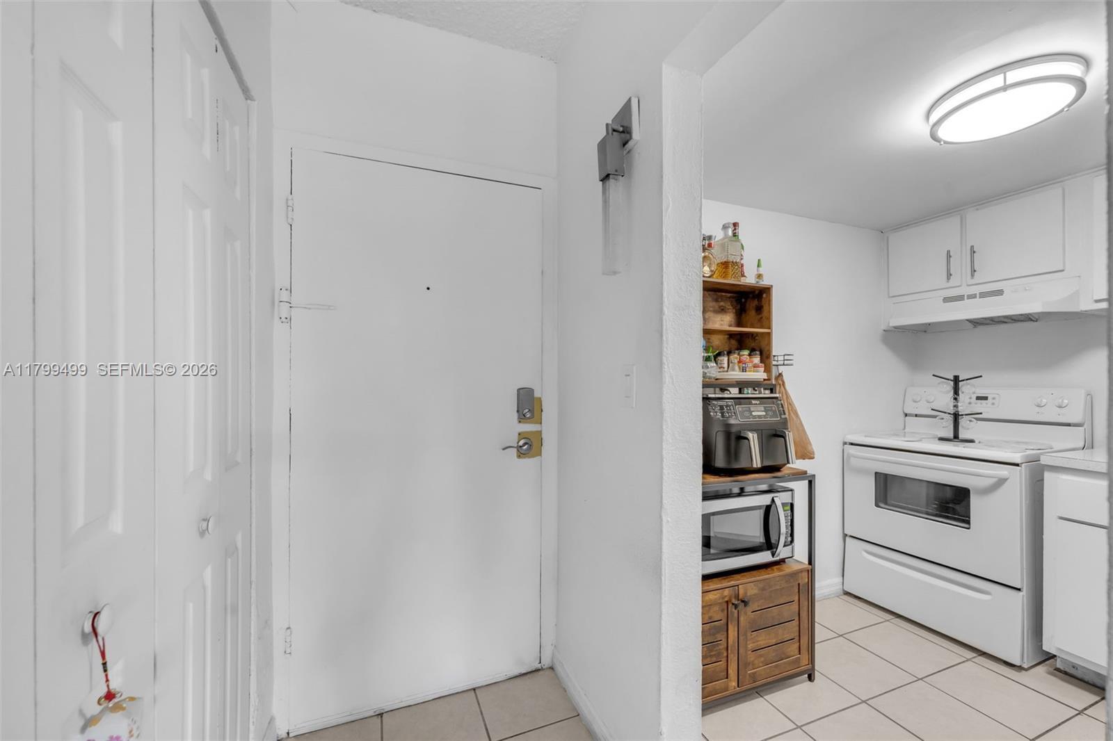 4550 NW 9th St # 106E, Miami FL 33126 photo 3