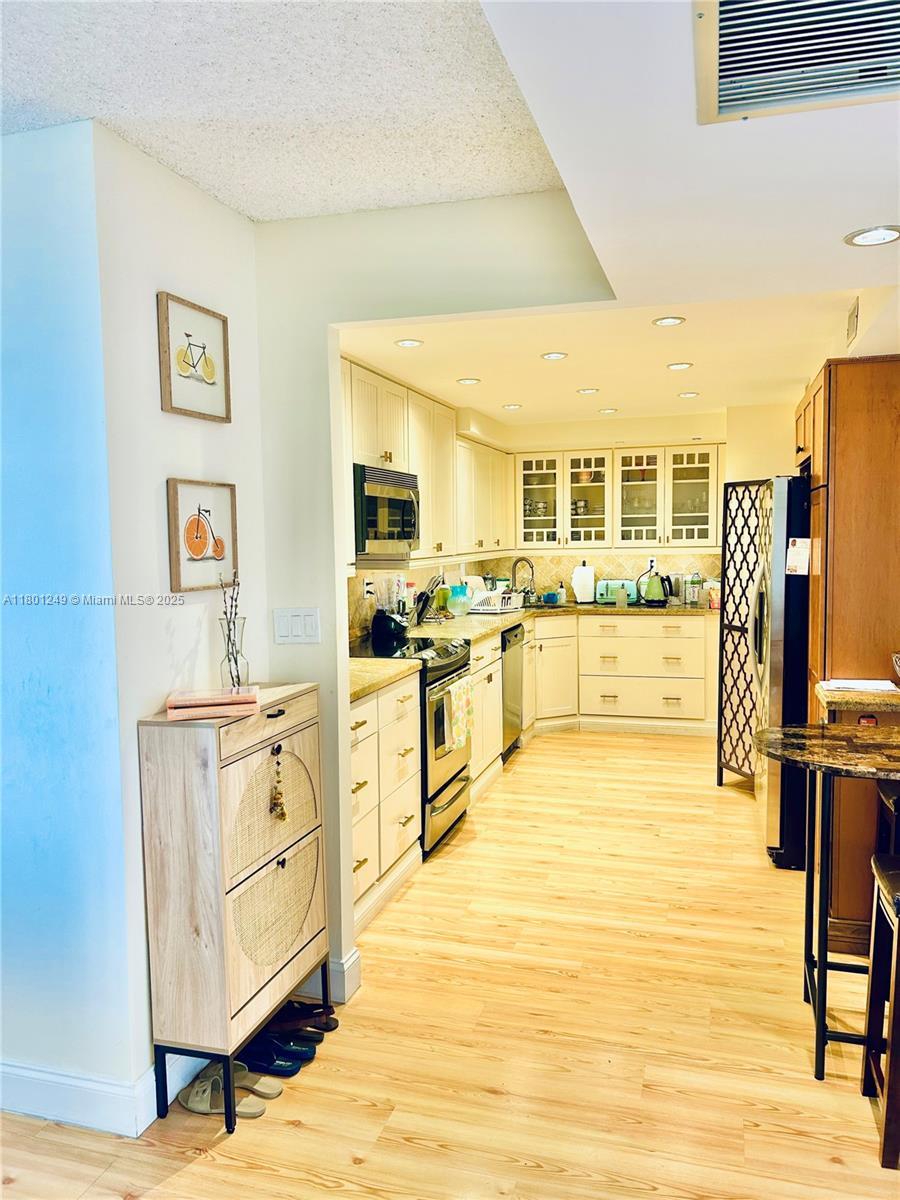 600 Three Islands Blvd # 905, Hallandale Beach FL 33009 photo 3