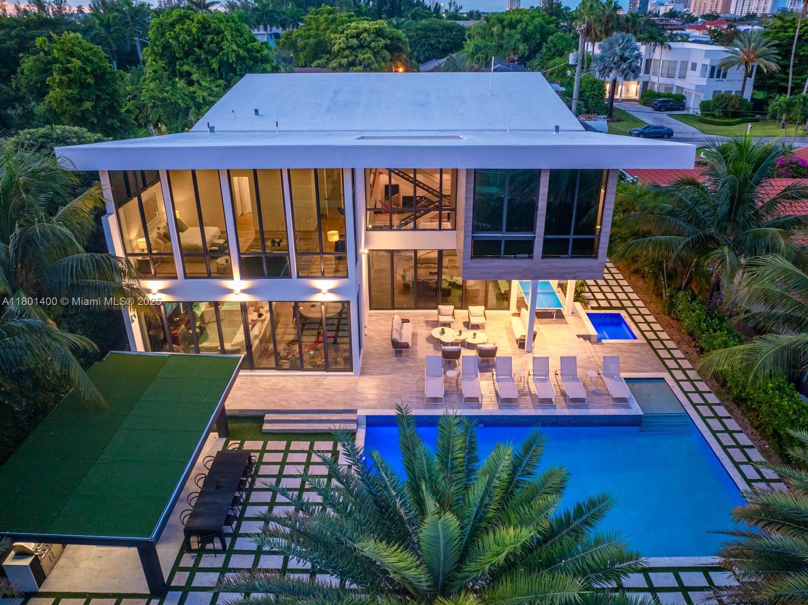 521 Holiday Dr, Hallandale Beach FL 33009 photo 5