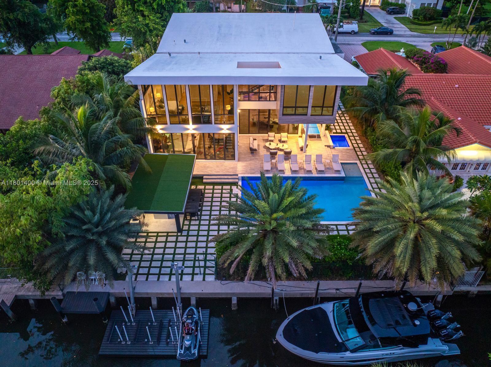 521 Holiday Dr, Hallandale Beach FL 33009 photo 4