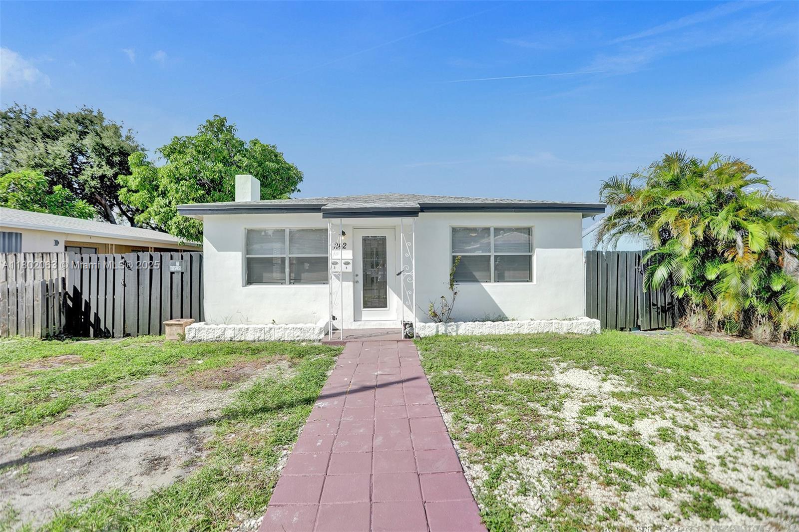 242 SW 9th St, Dania Beach FL 33004 photo 2