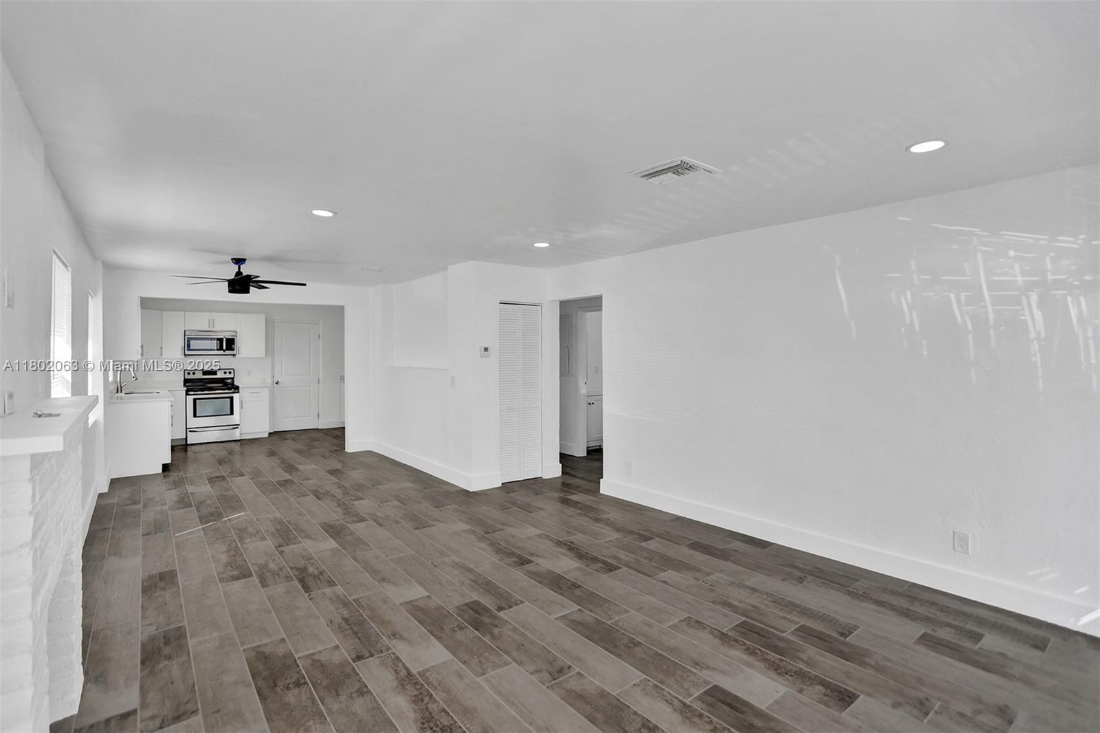 242 SW 9th St, Dania Beach FL 33004 photo 3