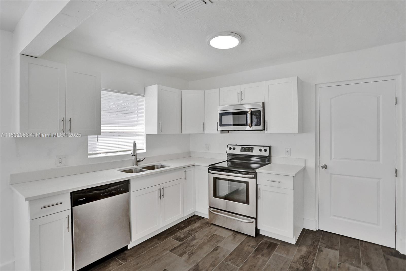 242 SW 9th St, Dania Beach FL 33004