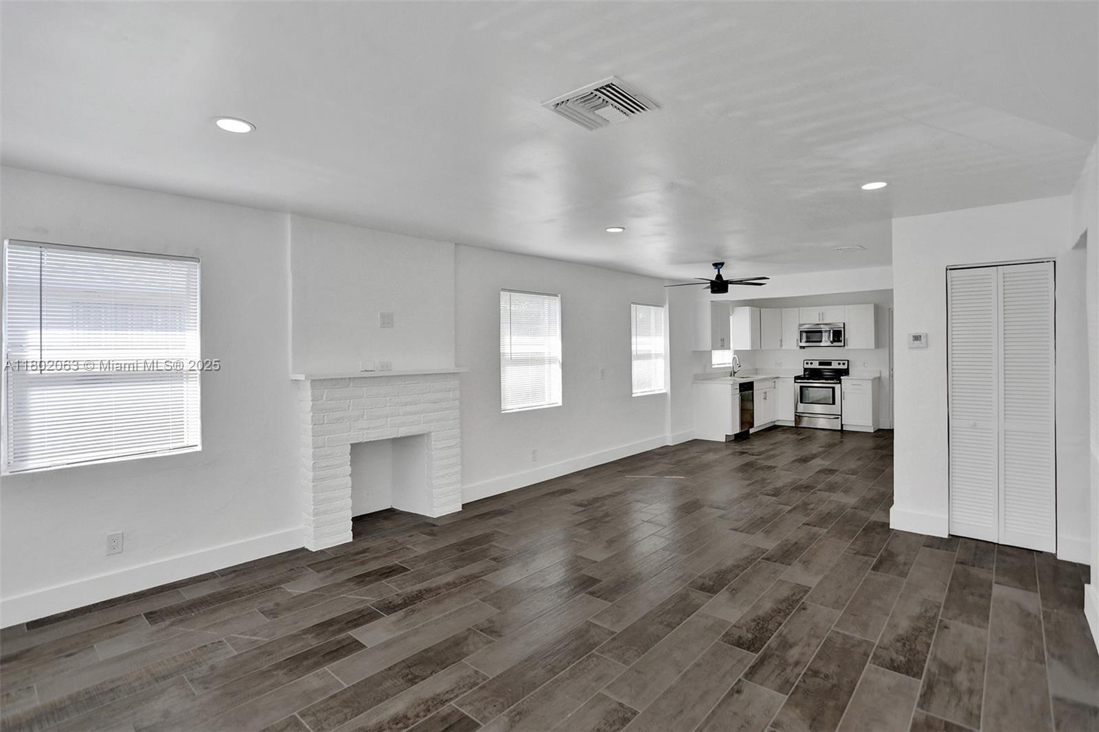 242 SW 9th St, Dania Beach FL 33004 photo 4