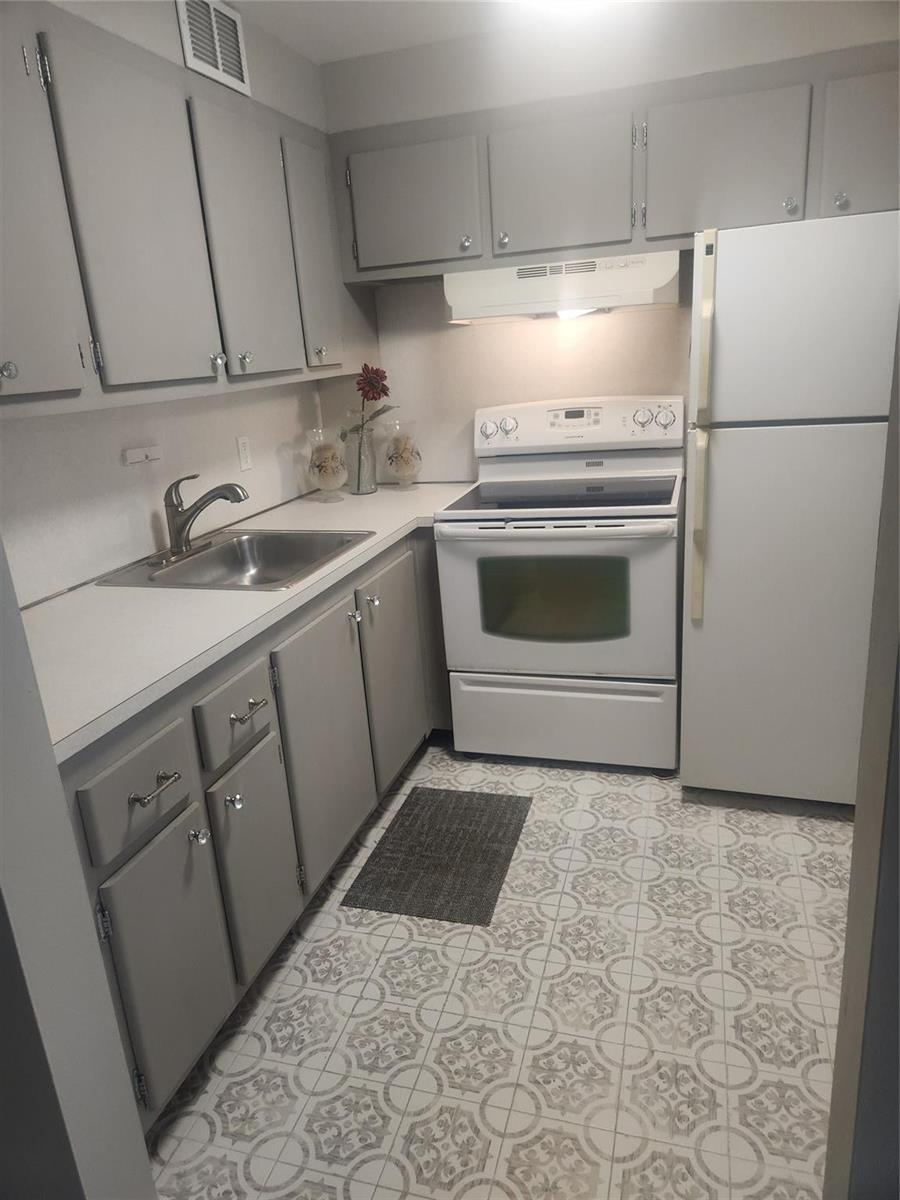 194 Newport L # 194, Deerfield Beach FL 33442 photo 4