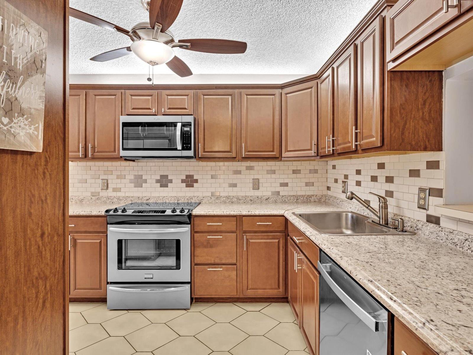 10143 Mangrove 203 Drive # 203, Boynton Beach FL 33437 photo 4