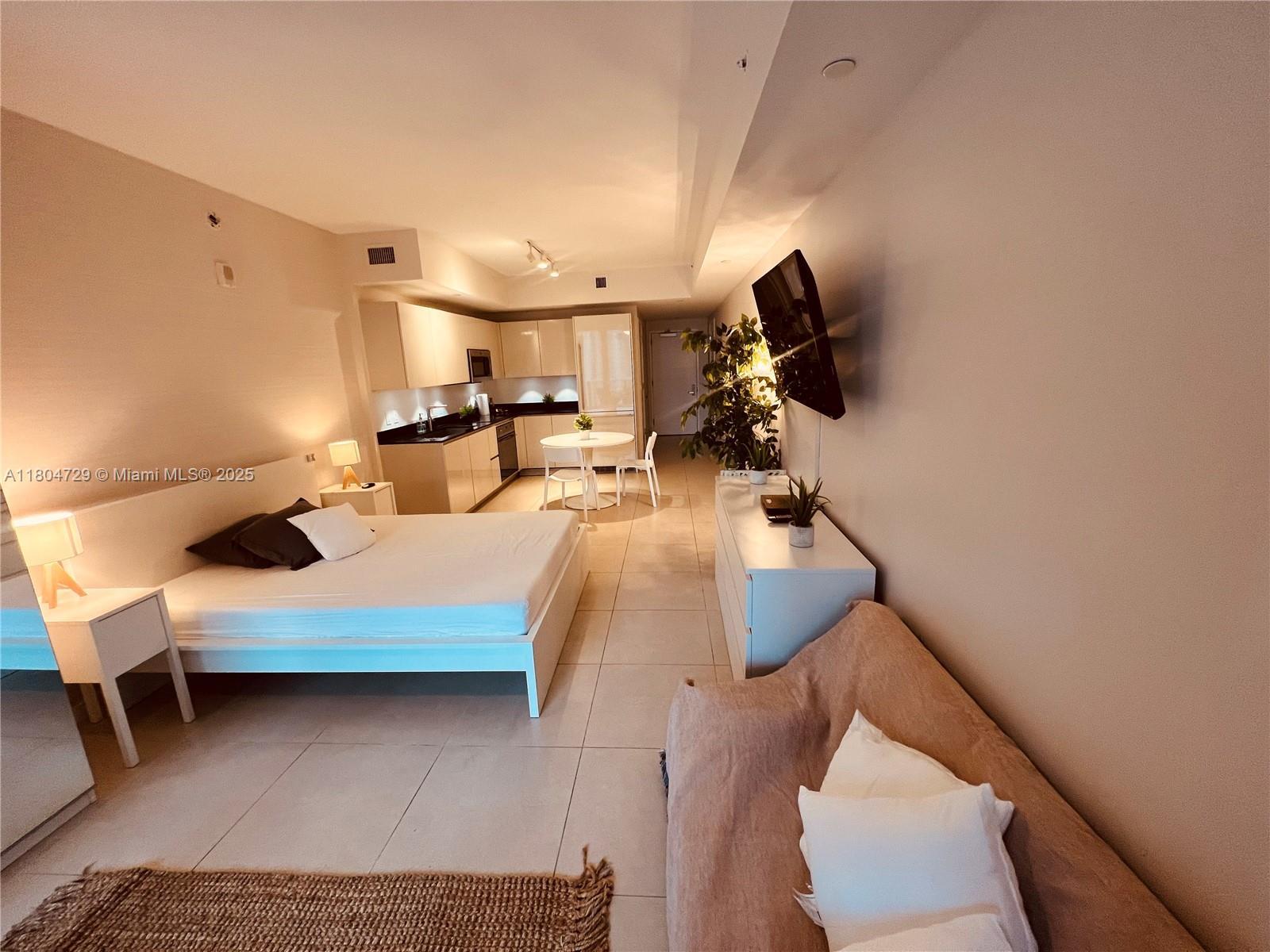 1010 Brickell Ave # 2710, Miami FL 33131 photo 2