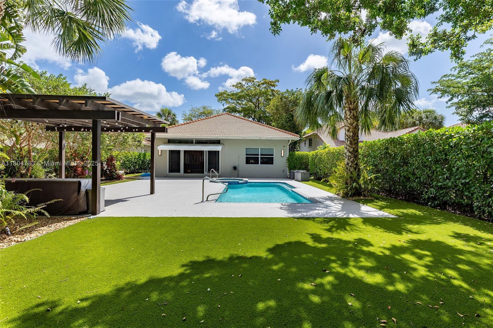 603 Misty Oaks Ln, Pompano Beach FL 33069
