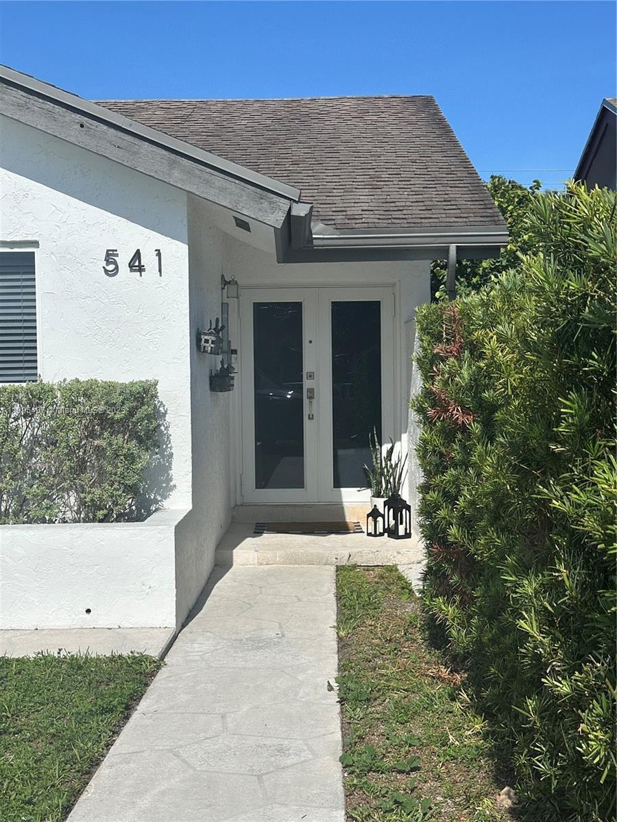 541 SW 89th Ct, Miami FL 33174 photo 2
