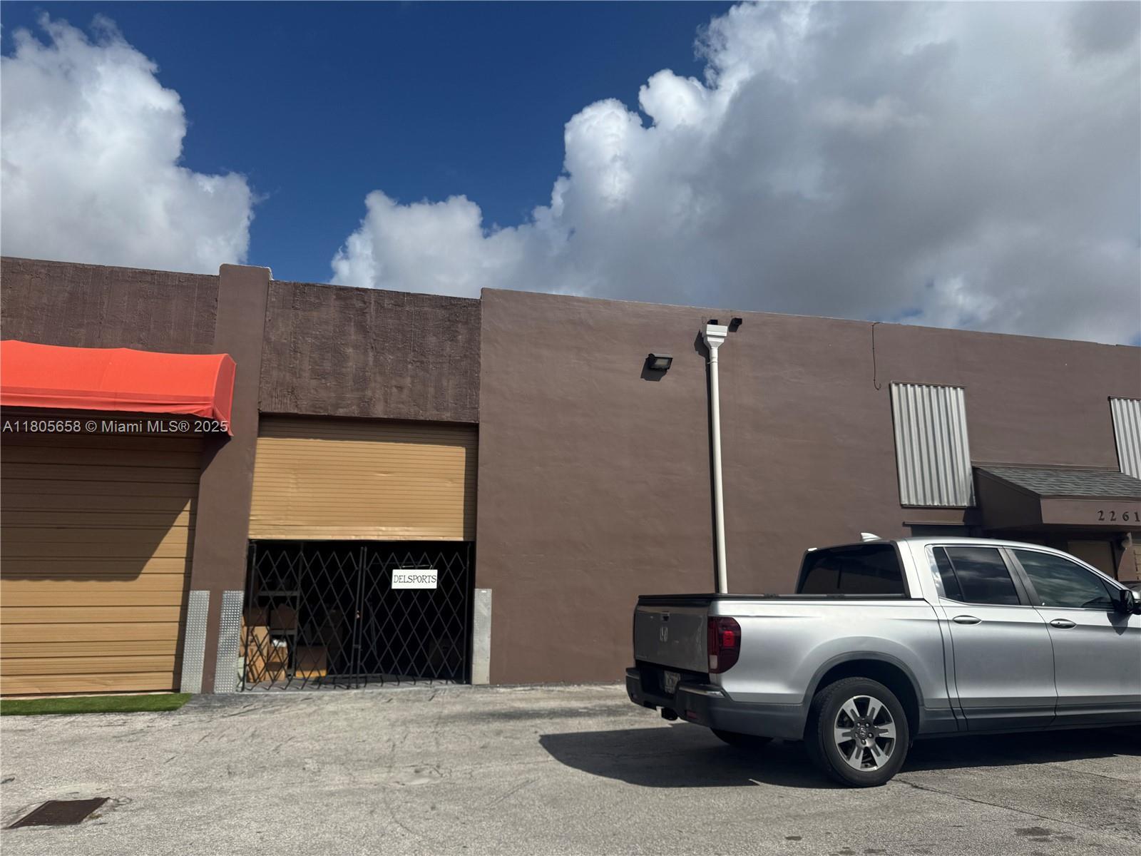 2261 W 76th St, Hialeah FL 33016