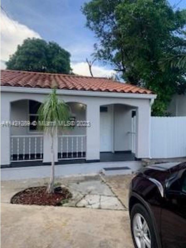 3690 NW 17th St, Miami FL 33125