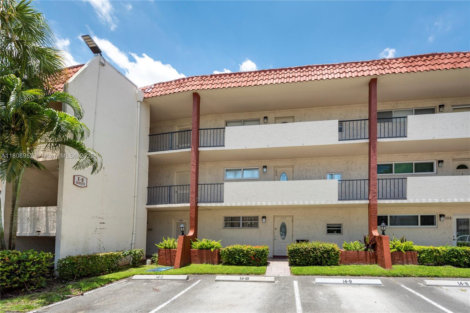 9823 S Hollybrook Lake Dr # 105, Pembroke Pines FL 33025 photo 2