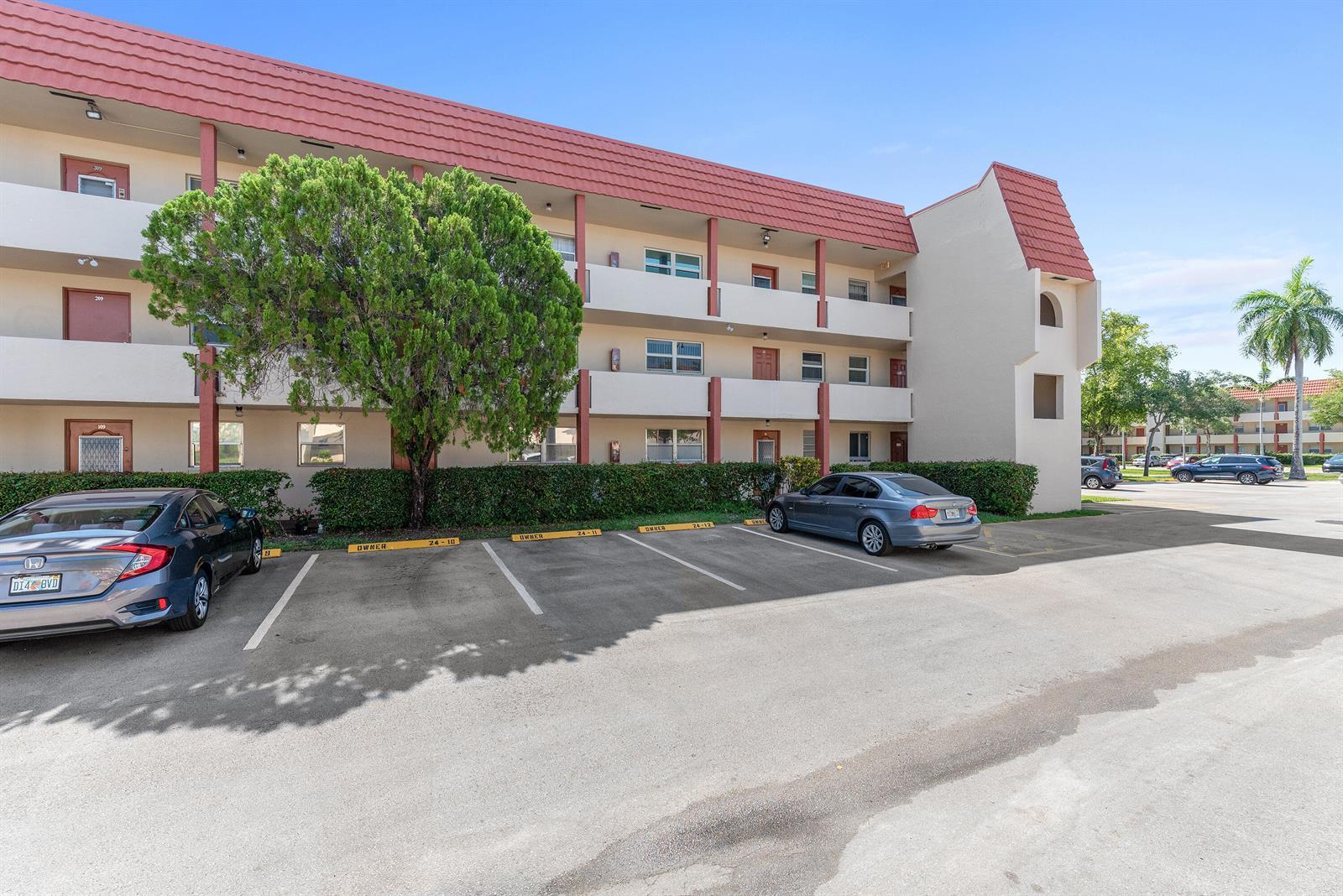 8000 Sunrise Lakes Drive E # 112, Sunrise FL 33322 photo 2