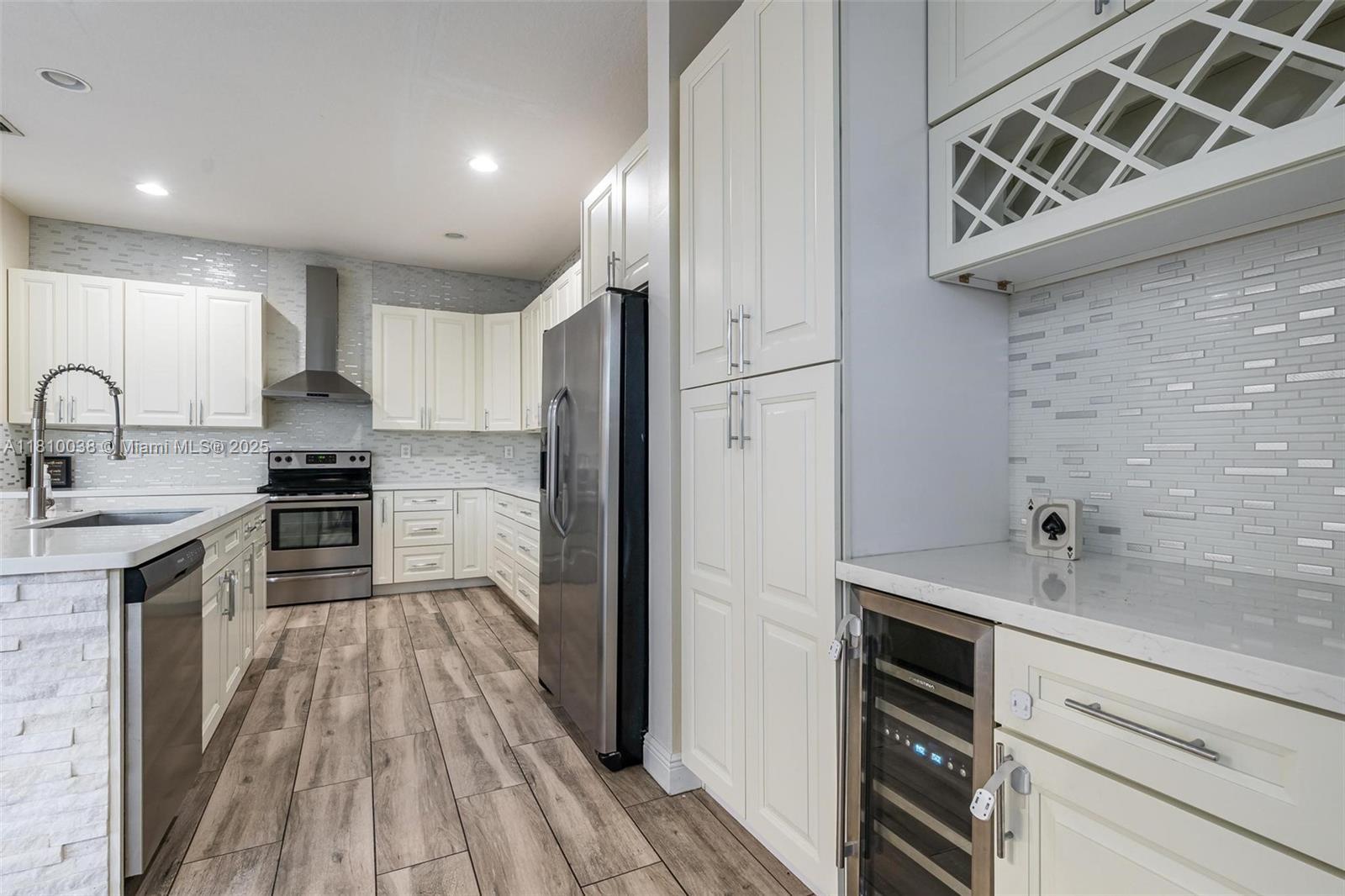 2561 NW 123rd Ter, Coral Springs FL 33065 photo 2