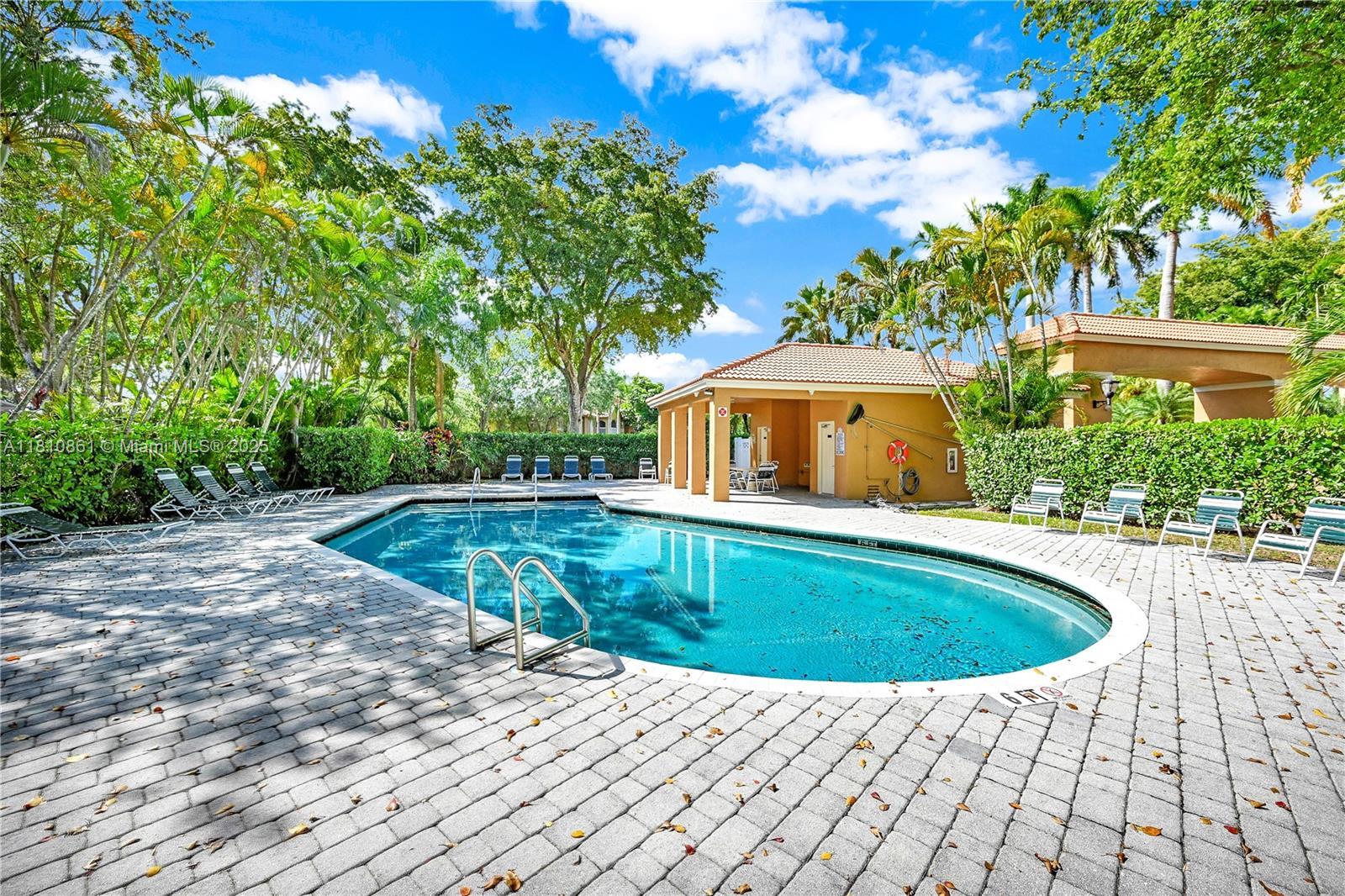 11307 Lakeview Dr # M, Coral Springs FL 33071 photo 2