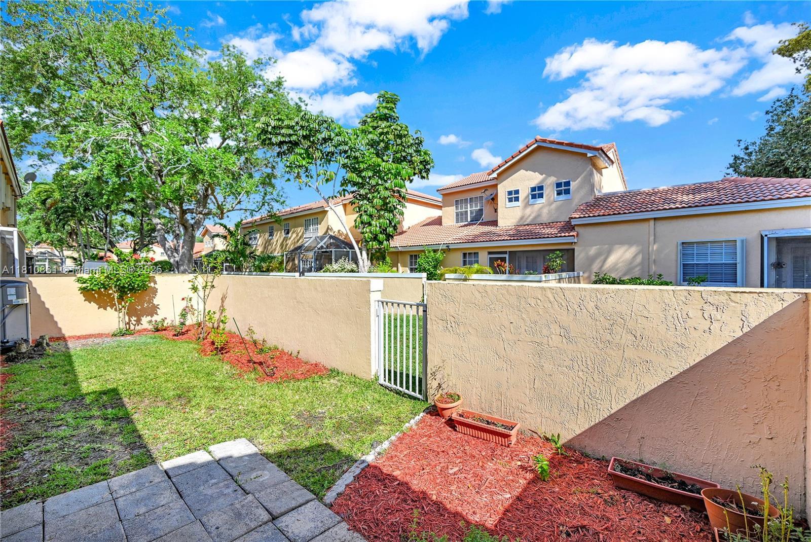 11307 Lakeview Dr # M, Coral Springs FL 33071