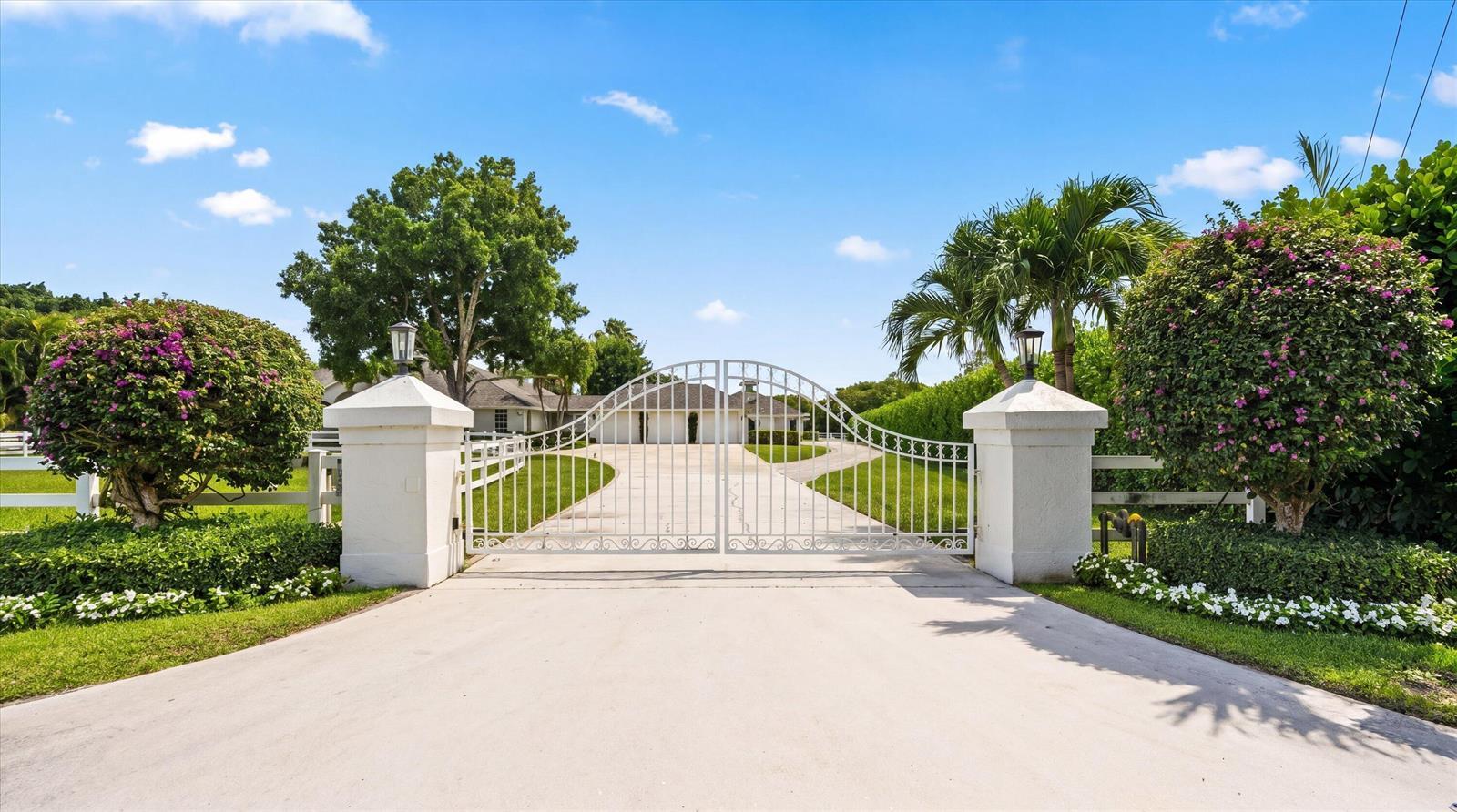 14466 Laurel Trail, Wellington FL 33414 photo 2