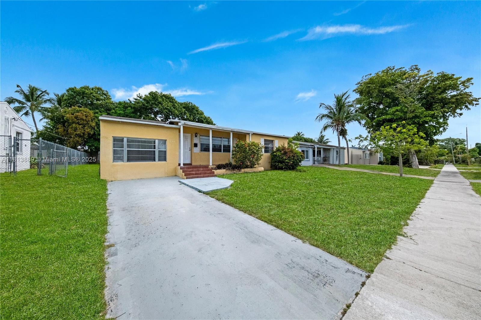 2431 Rodman St, Hollywood FL 33020 photo 2