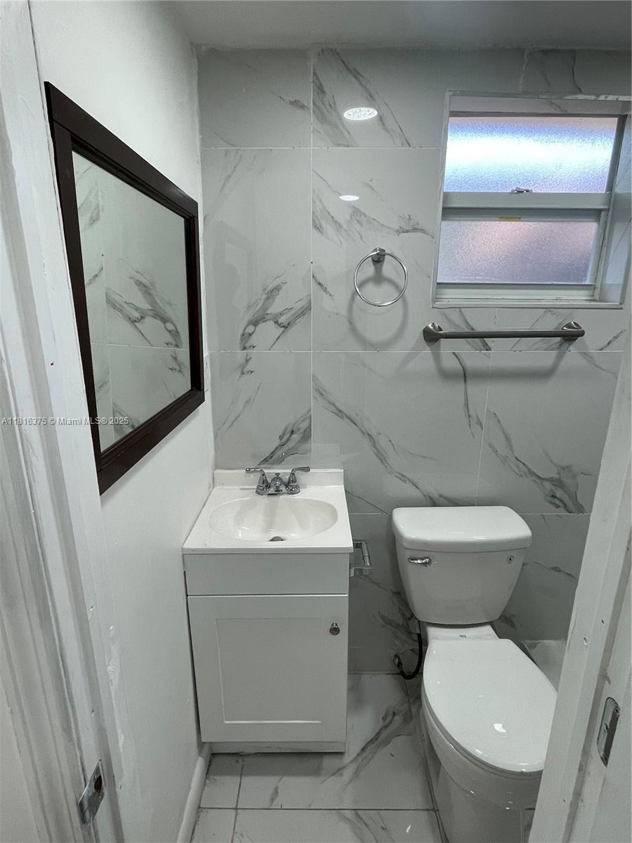 760 NE 168th St # 2, North Miami Beach FL 33162 photo 2