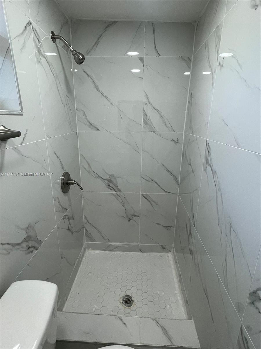 760 NE 168th St # 2, North Miami Beach FL 33162 photo 3