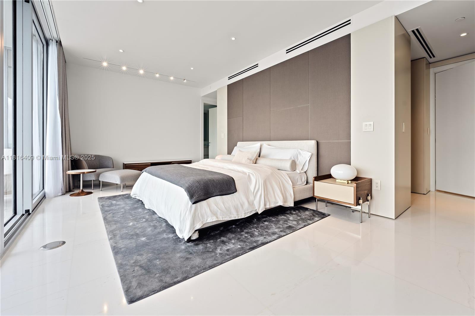 300 Biscayne Blvd Way # 5101, Miami FL 33131 photo 5