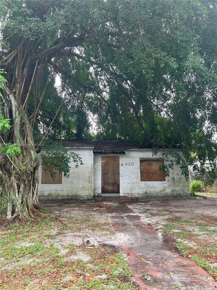 920 NW 122nd St, North Miami FL 33168
