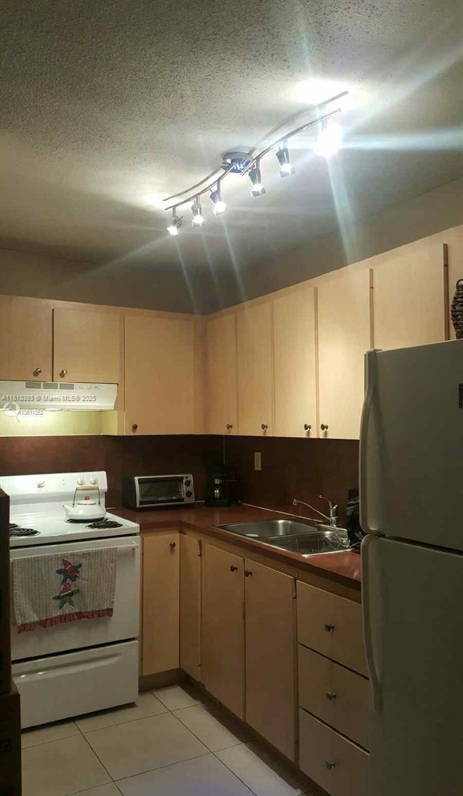 1525 NW 19th Ter # 15, Miami FL 33125 photo 5