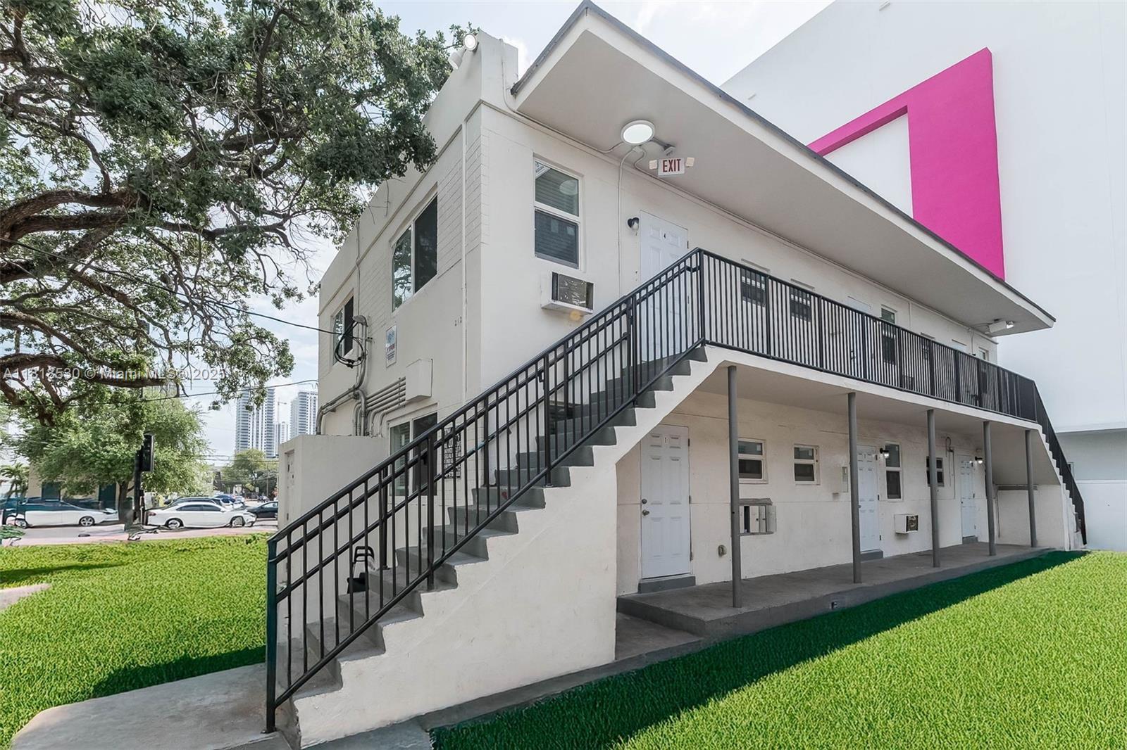 212 NW 15th St, Miami FL 33136