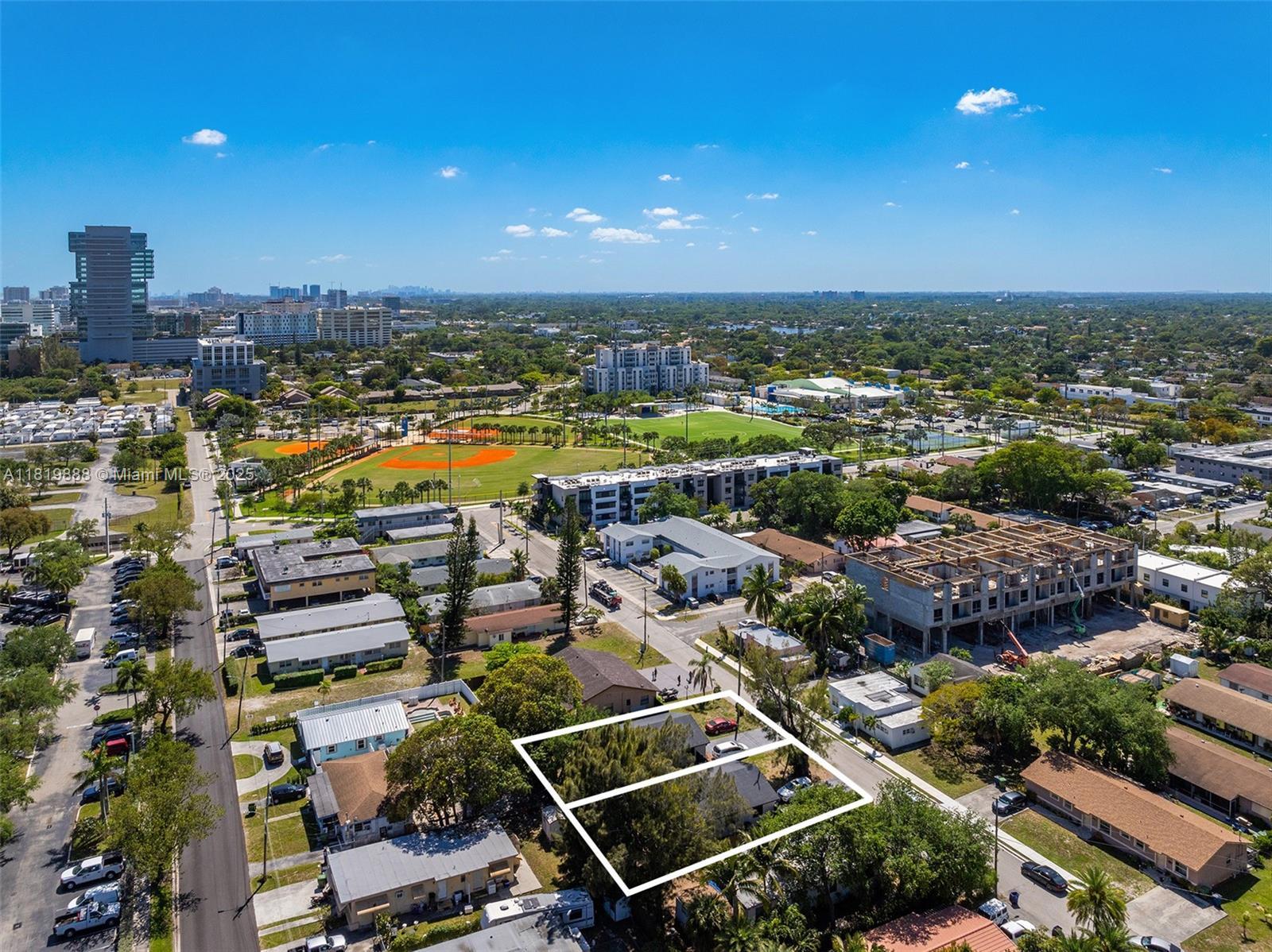 311 SE 3rd Ave, Hallandale Beach FL 33009 photo 2
