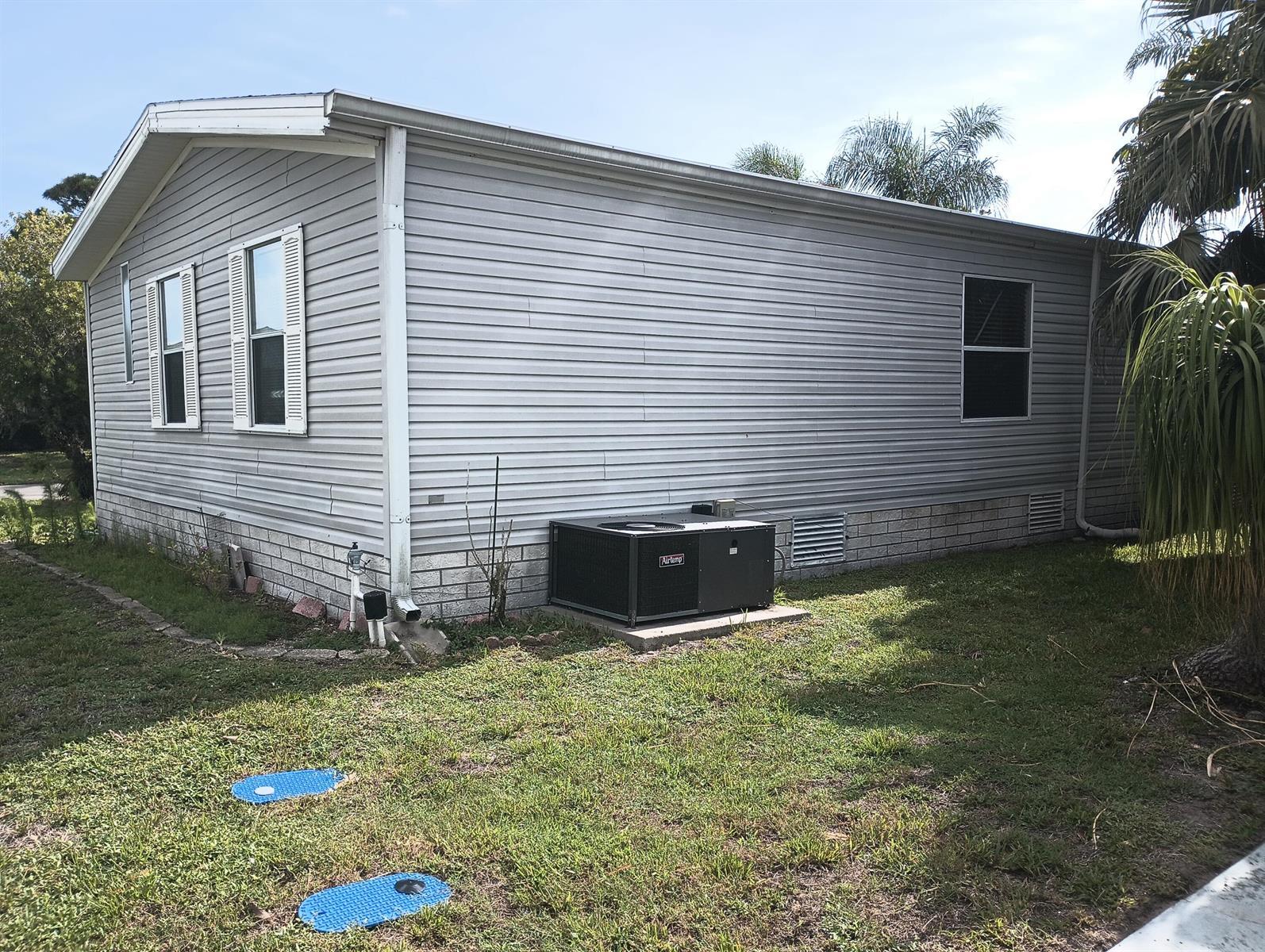 523 Thames Bluff Ridge, Fort Pierce FL 34982 photo 3