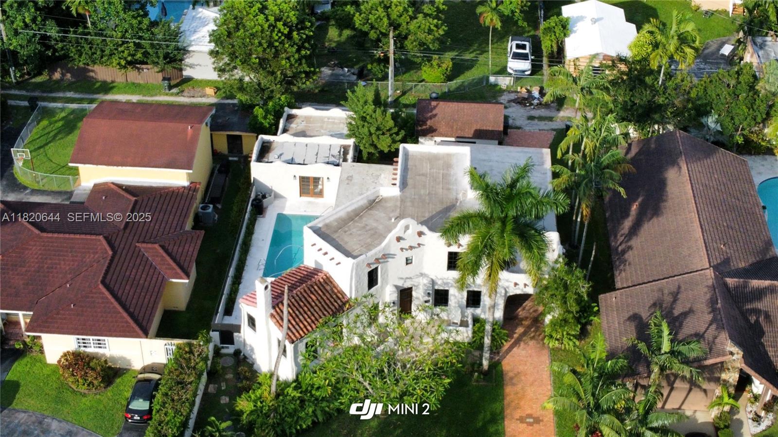 85 Deer Run, Miami Springs FL 33166 photo 2