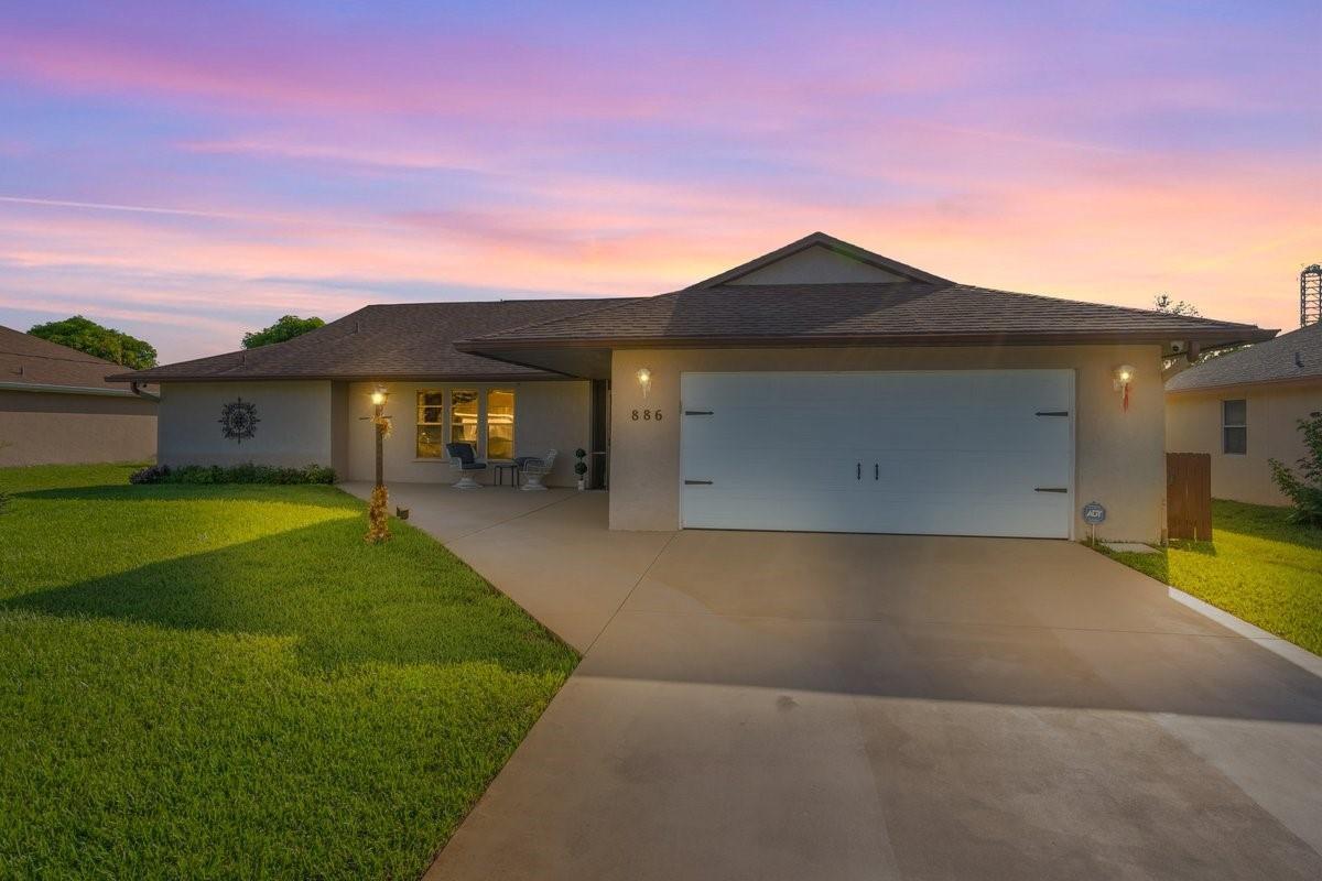 886 SE Odonnell Lane, Port St. Lucie FL 34983