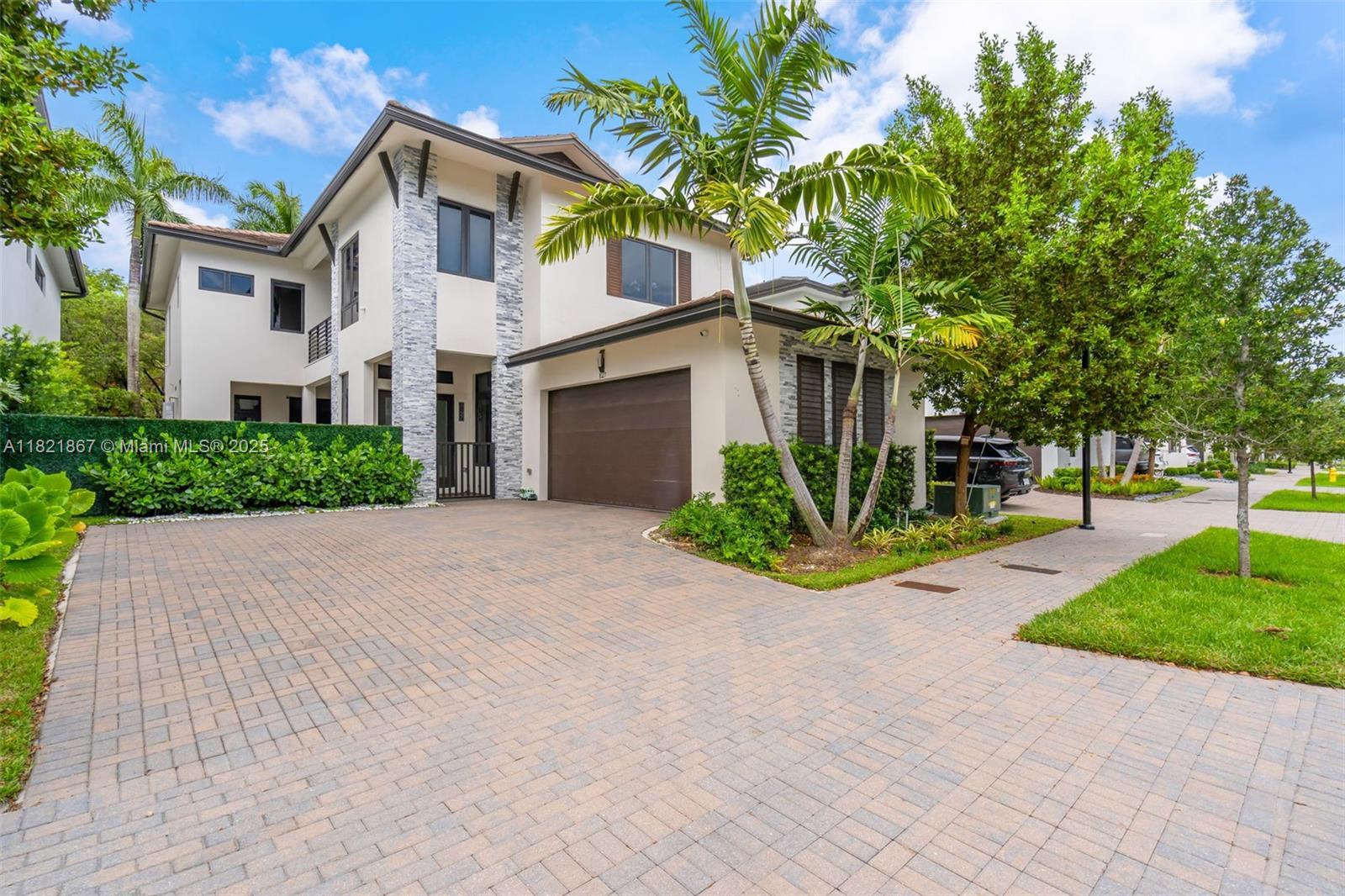 8127 NW 48th Ter, Doral FL 33166