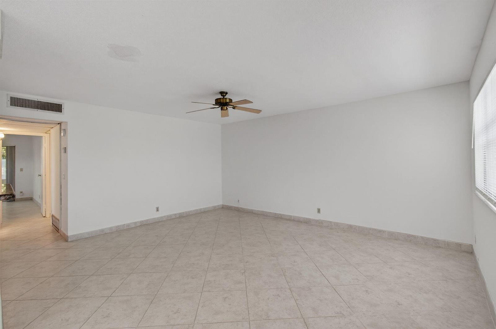 228 Brittany E, Delray Beach FL 33446 photo 4