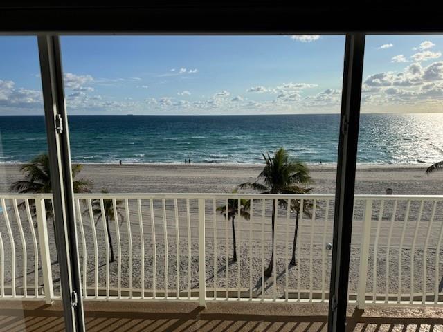 300 Oregon Street # 401, Hollywood FL 33019 photo 2