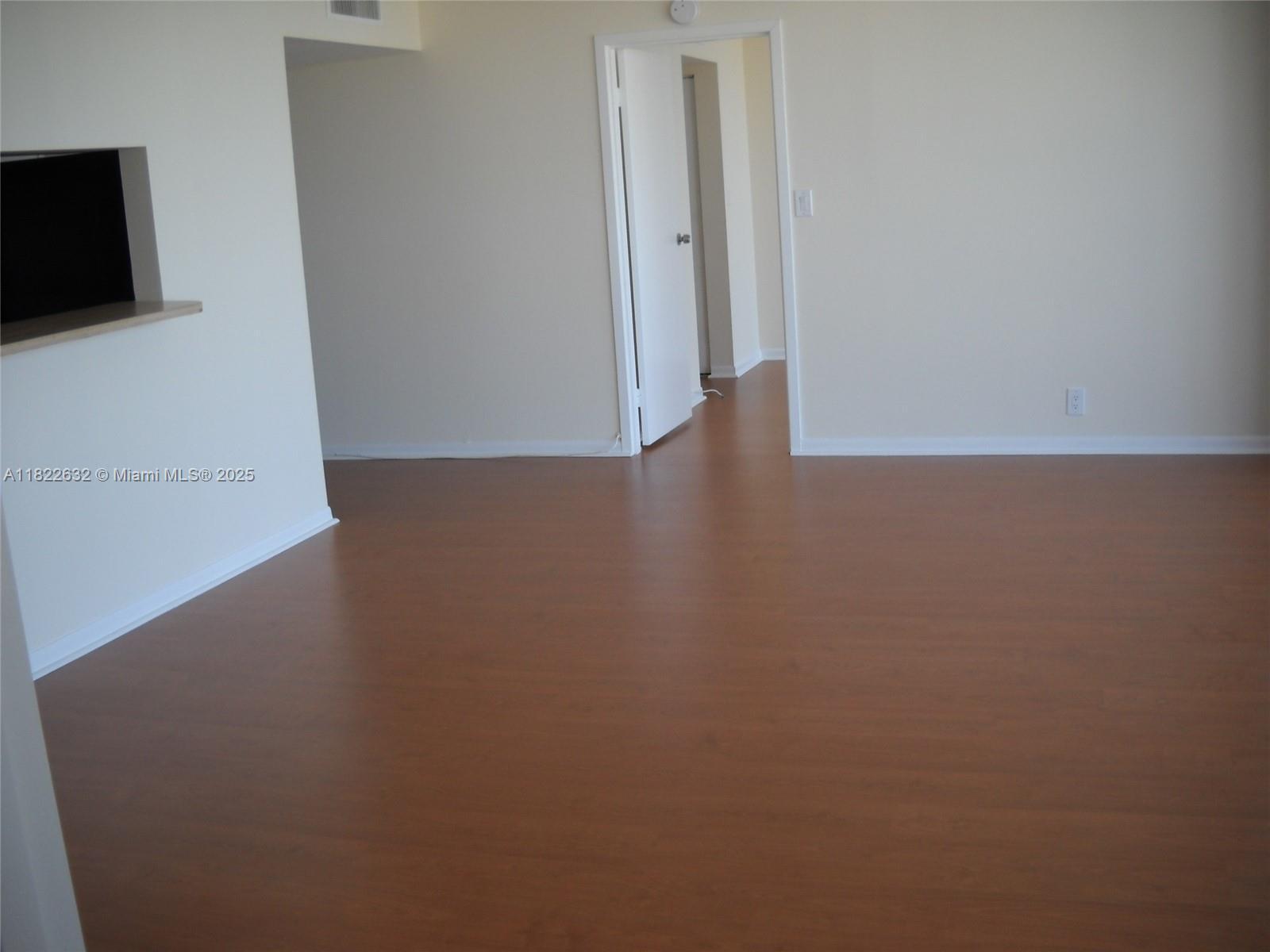 7601 E Treasure Dr # 2114, North Bay Village FL 33141 photo 4