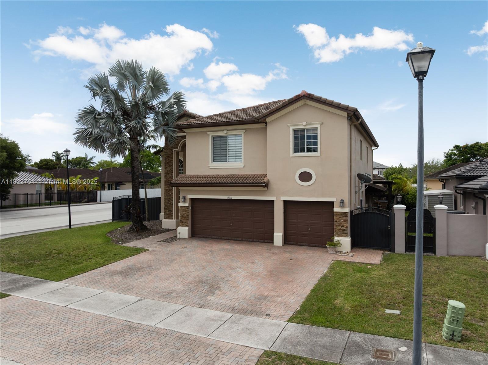 15210 SW 15th St, Miami FL 33194 photo 2
