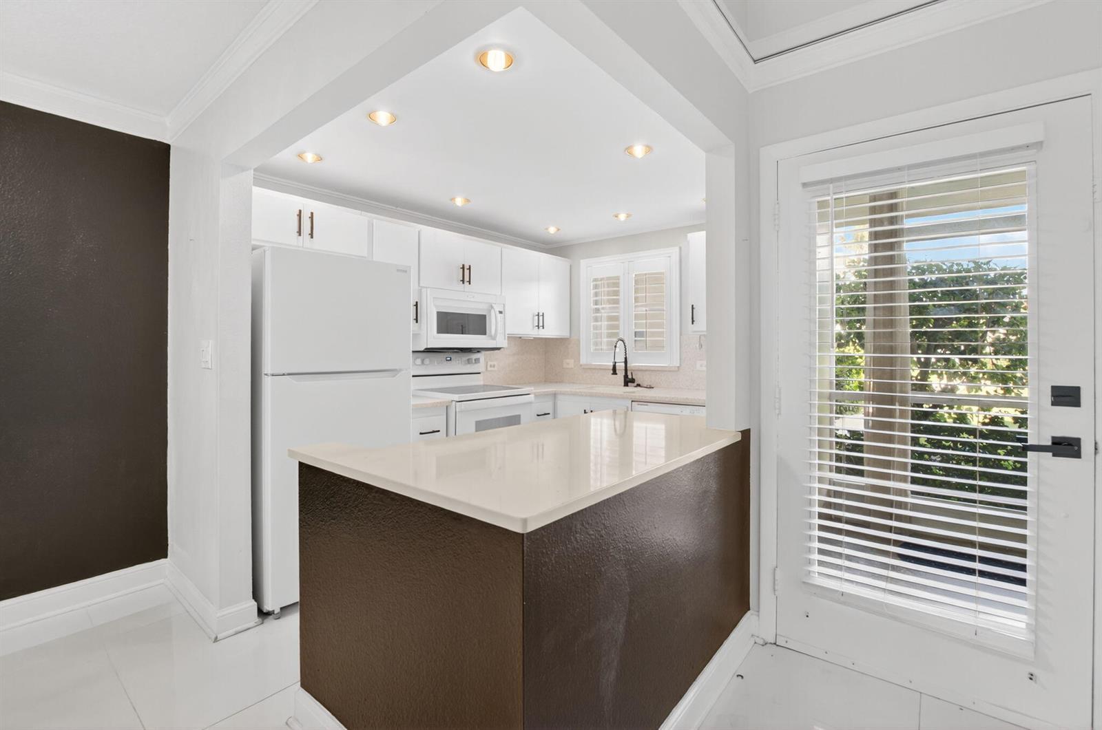 808 SE 7th Street # 107, Deerfield Beach FL 33441 photo 2