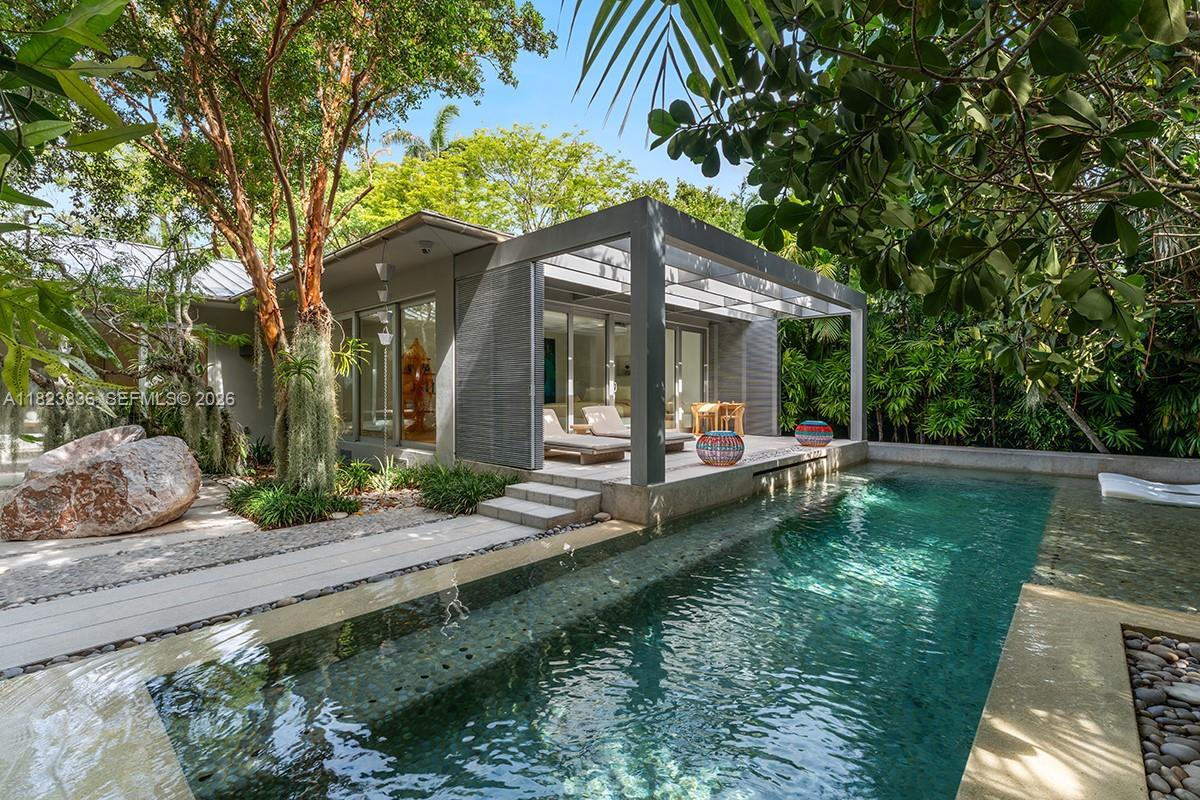 11 La Gorce Cir, Miami Beach FL 33141 photo 2